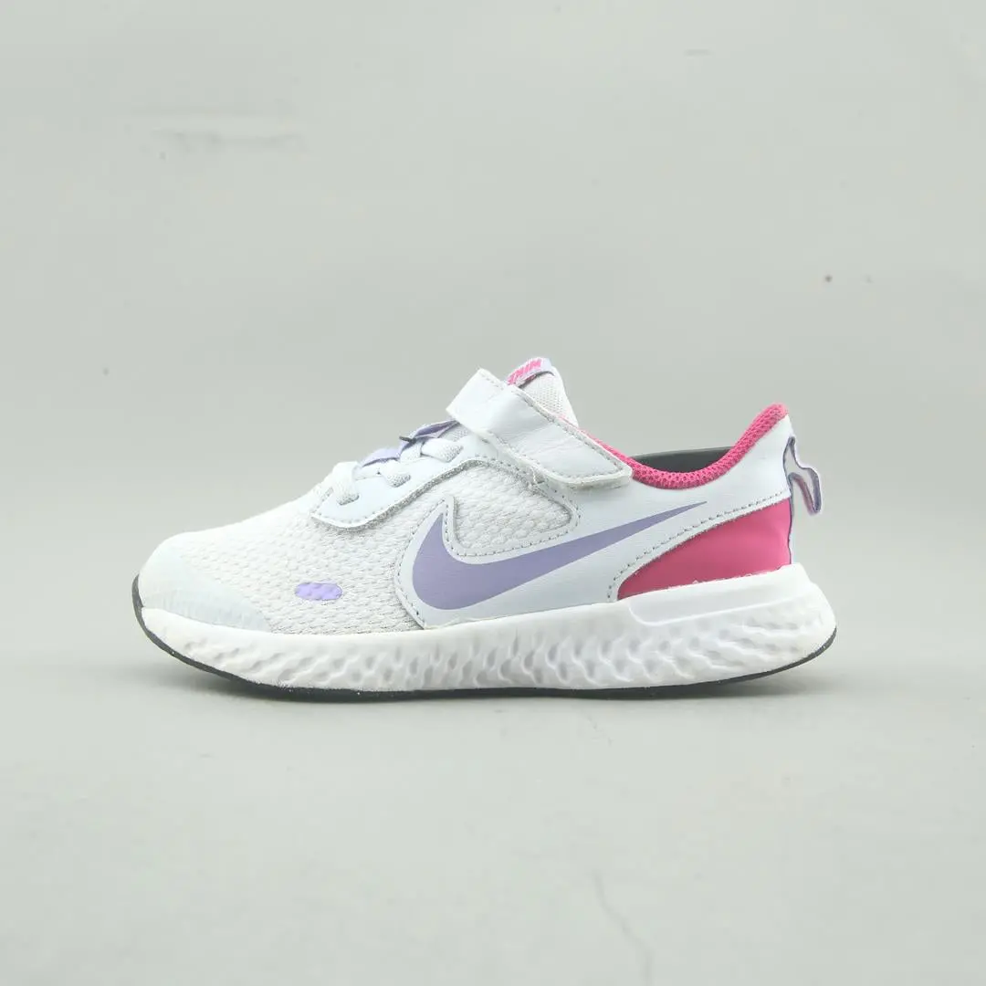 Nike Revolution 5 1