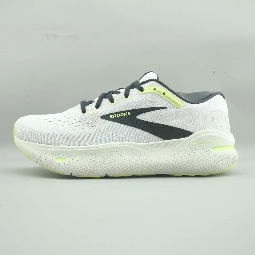 Brooks Ghost Max 1