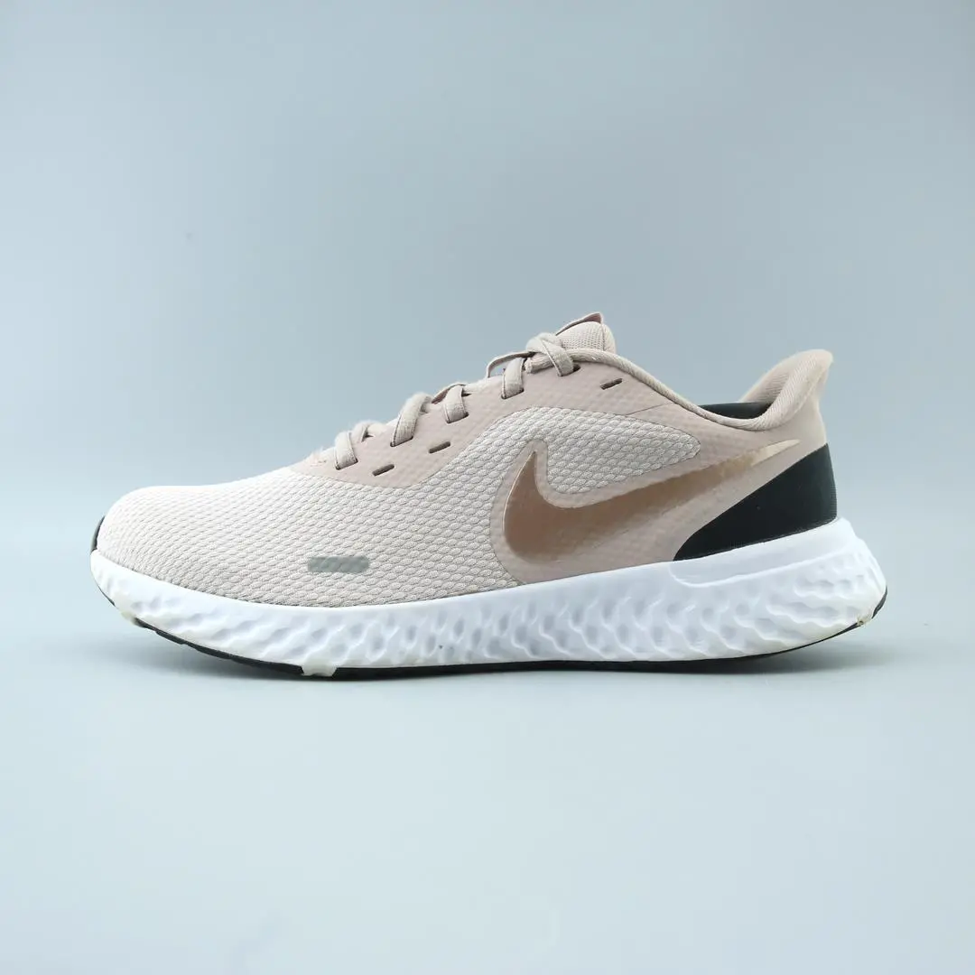 Nike Revolution 5 1
