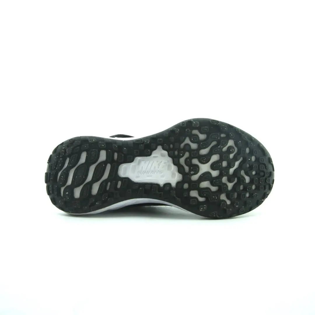 Nike Revolution 6 Flyease 1