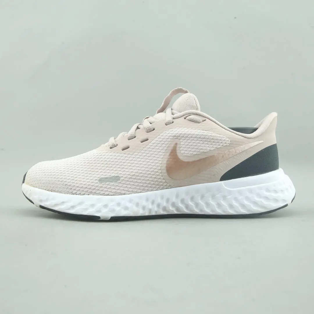 Nike Revolution 5 1