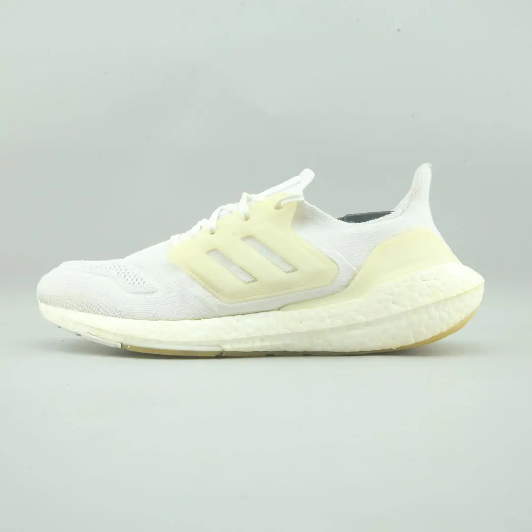Adidas  Ultra Boost 22 1