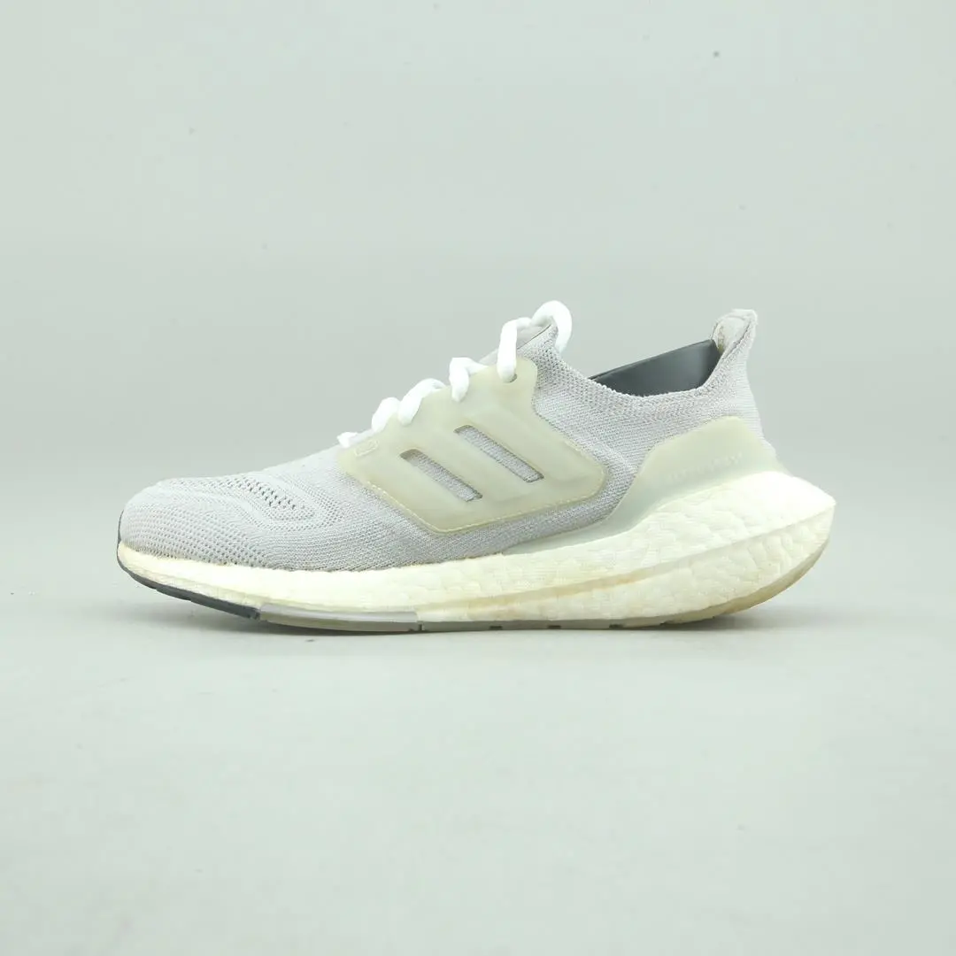 Adidas  Ultra Boost 22 1