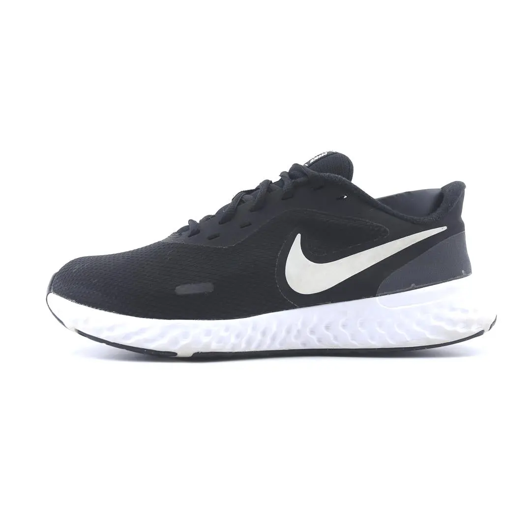 Nike Revolution 5 1