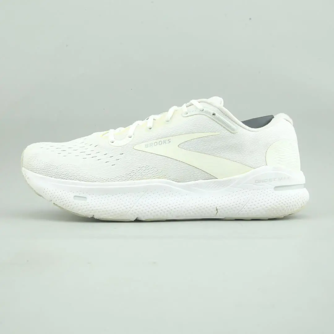 Brooks Ghost Max 1