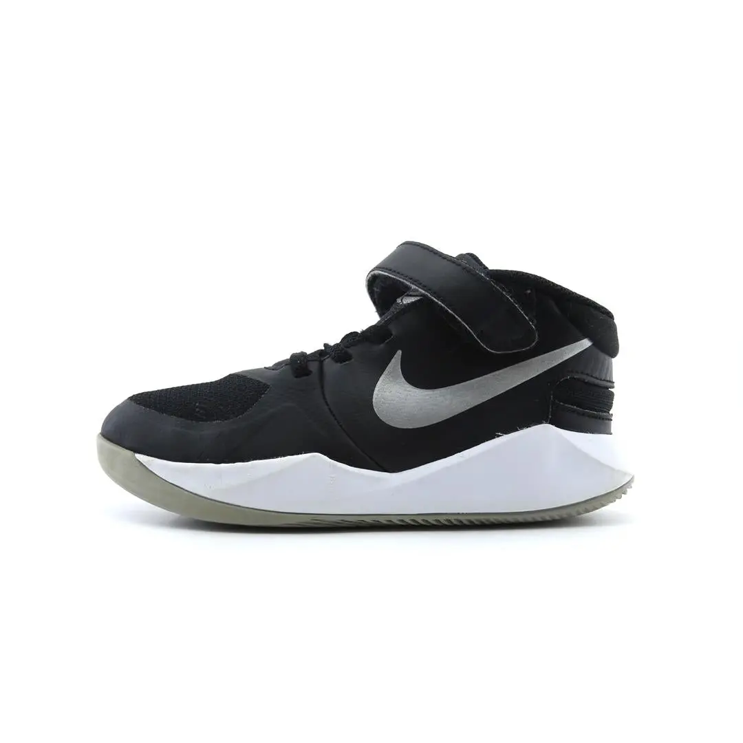 Nike Team Hustle D 9 Flyease 1