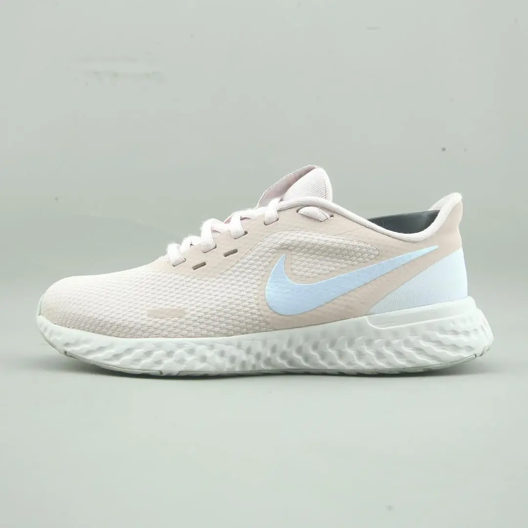 Nike Revolution 5 1