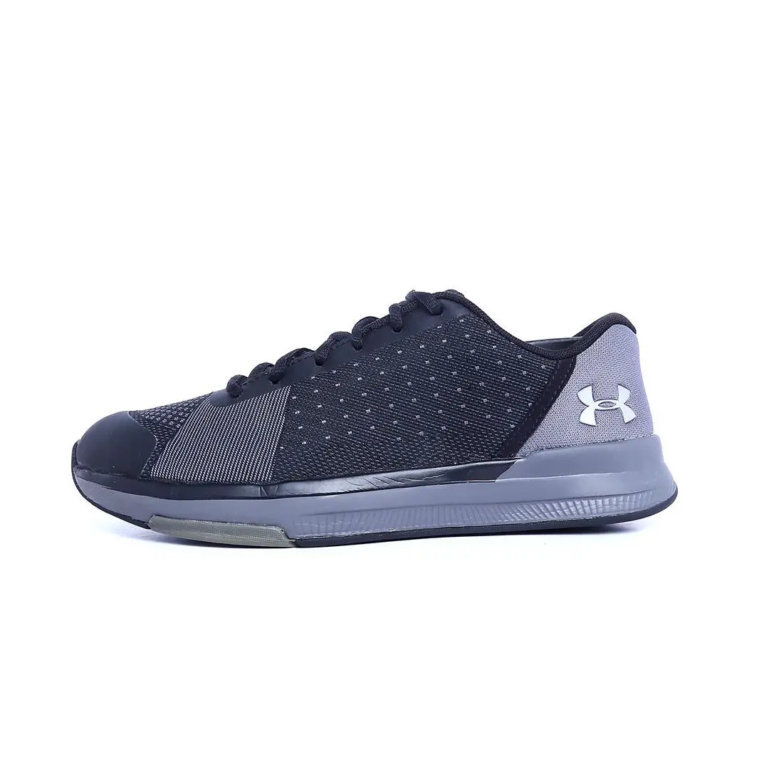 Under Armour  Showstopper 1