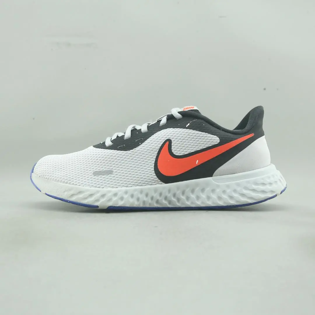 Nike Revolution 5 1