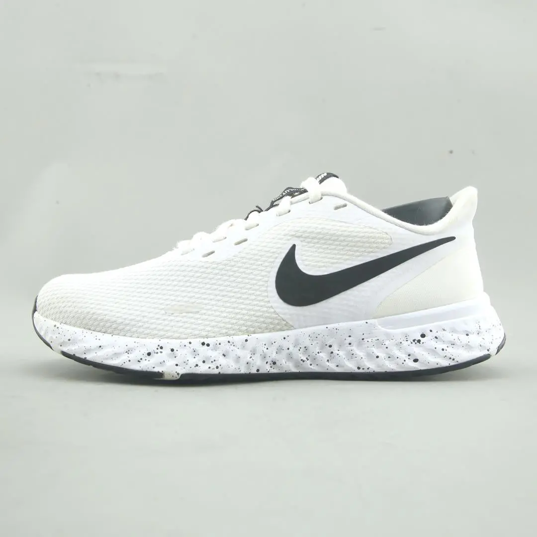 Nike Revolution 5 1