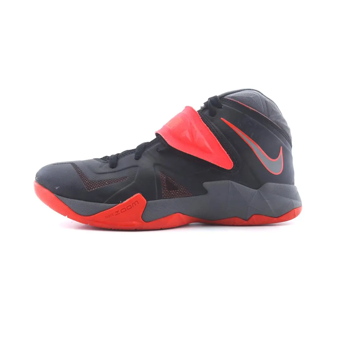 Nike  Lebron Zoom Soldier 7 1