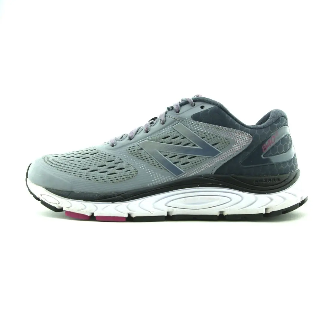 New Balance 840V4 1