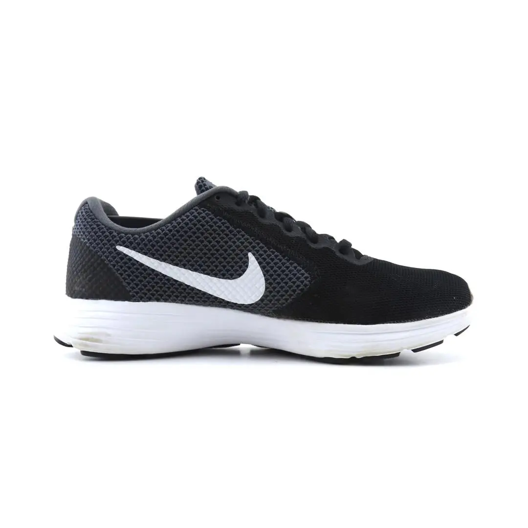 Nike Revolution 3 2