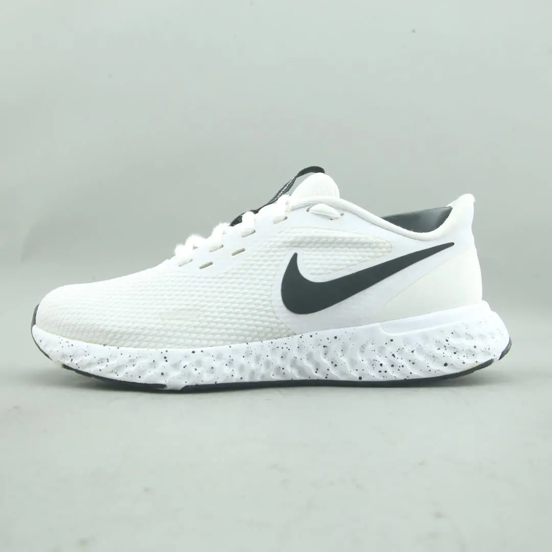 Nike Revolution 5 1