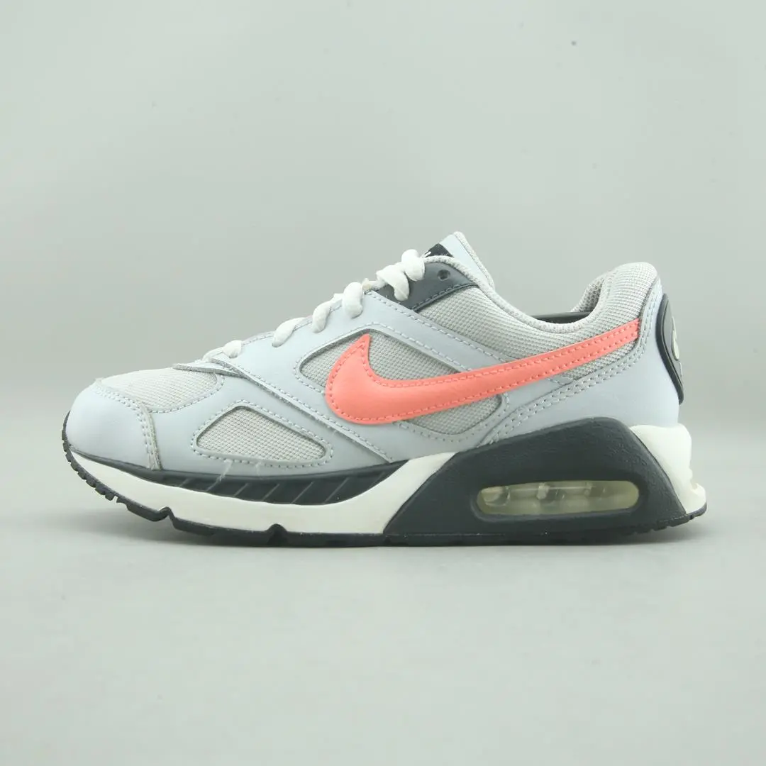 Nike Air Max Ivo 1