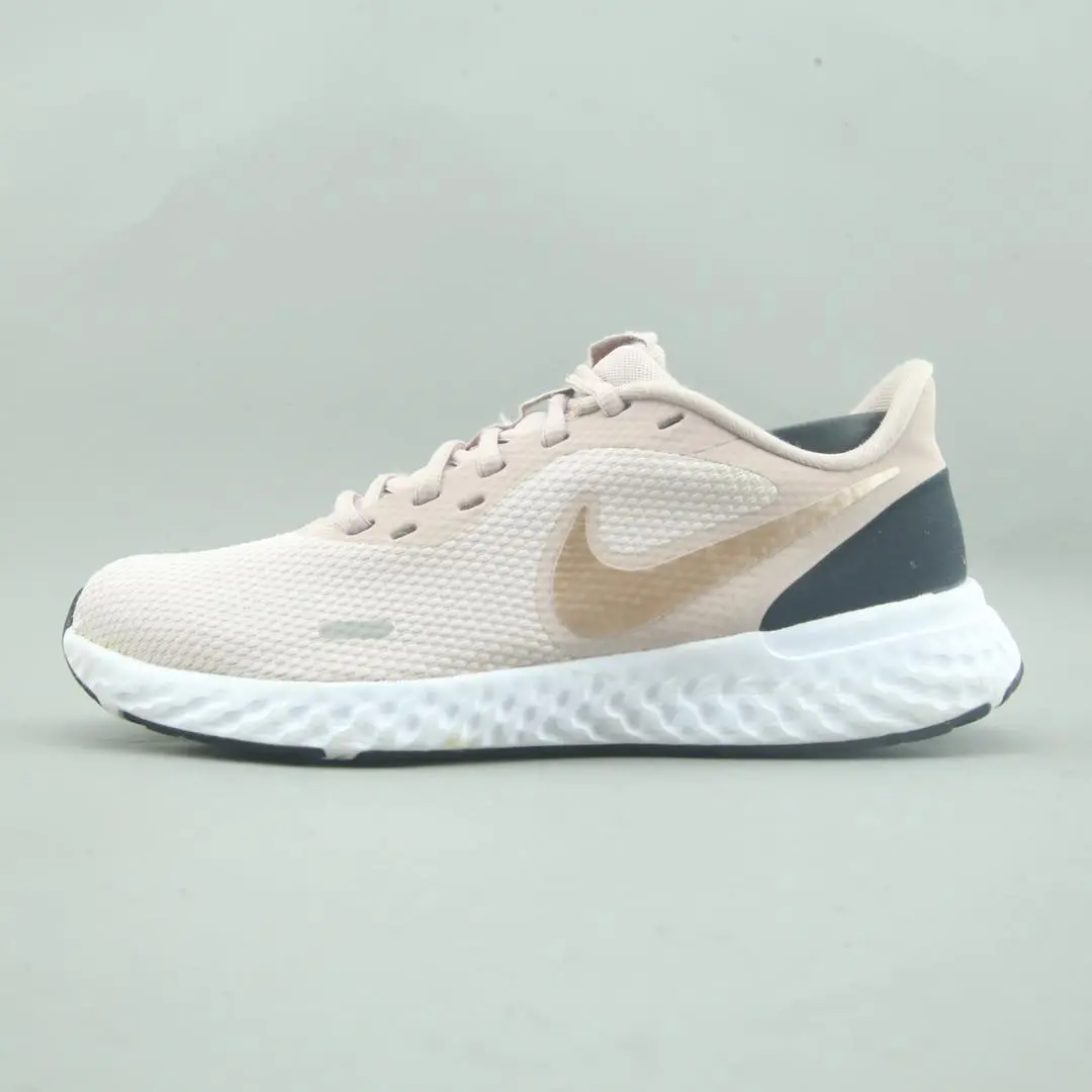 Nike Revolution 5 1