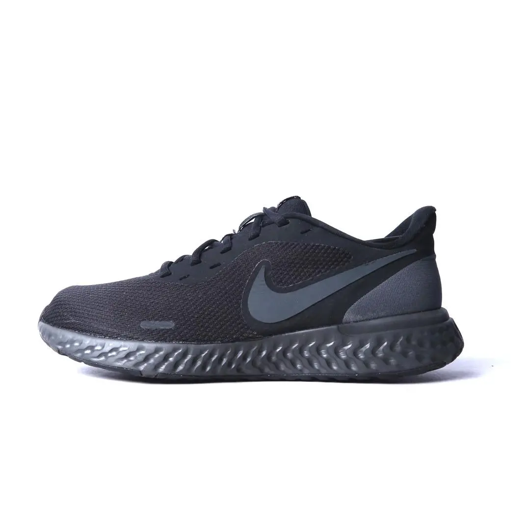 Nike Revolution 5 1