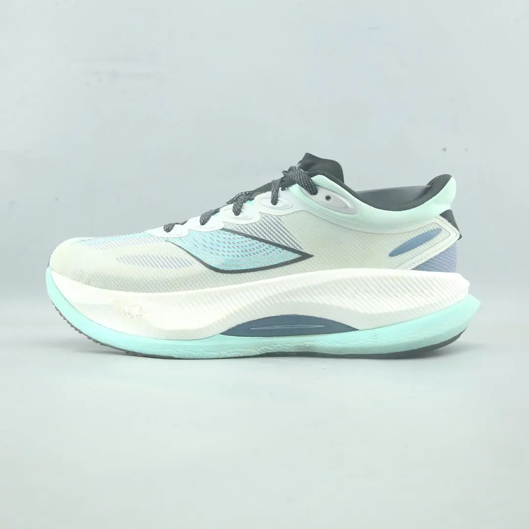 Li-Ning Yueying 4 Pro 1