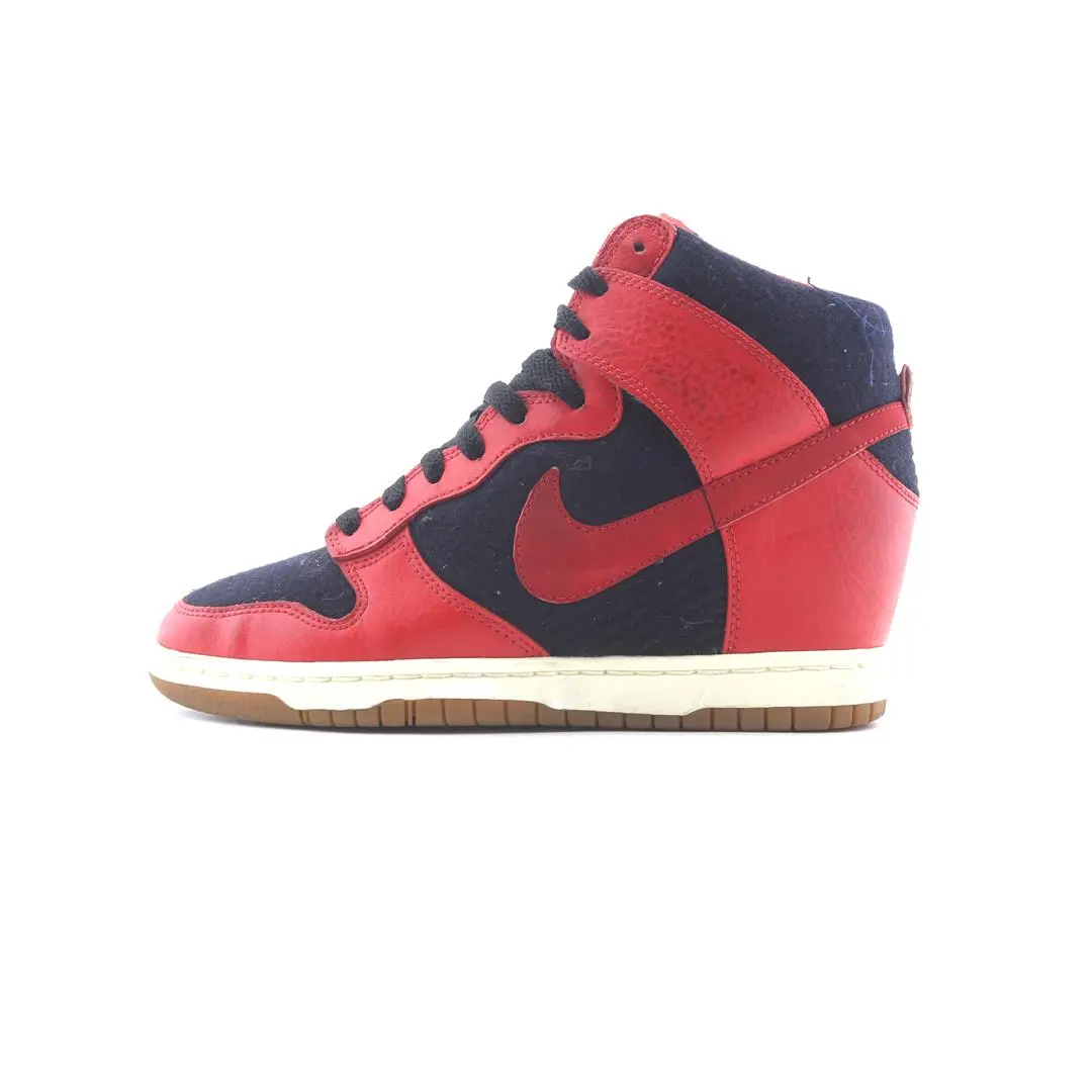 Nike Dunk Sky Hi Essential 1
