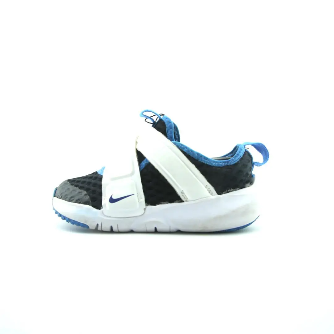 Nike Flex Advance 1