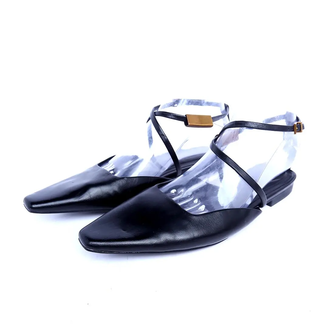 Massimo Dutti. . 1