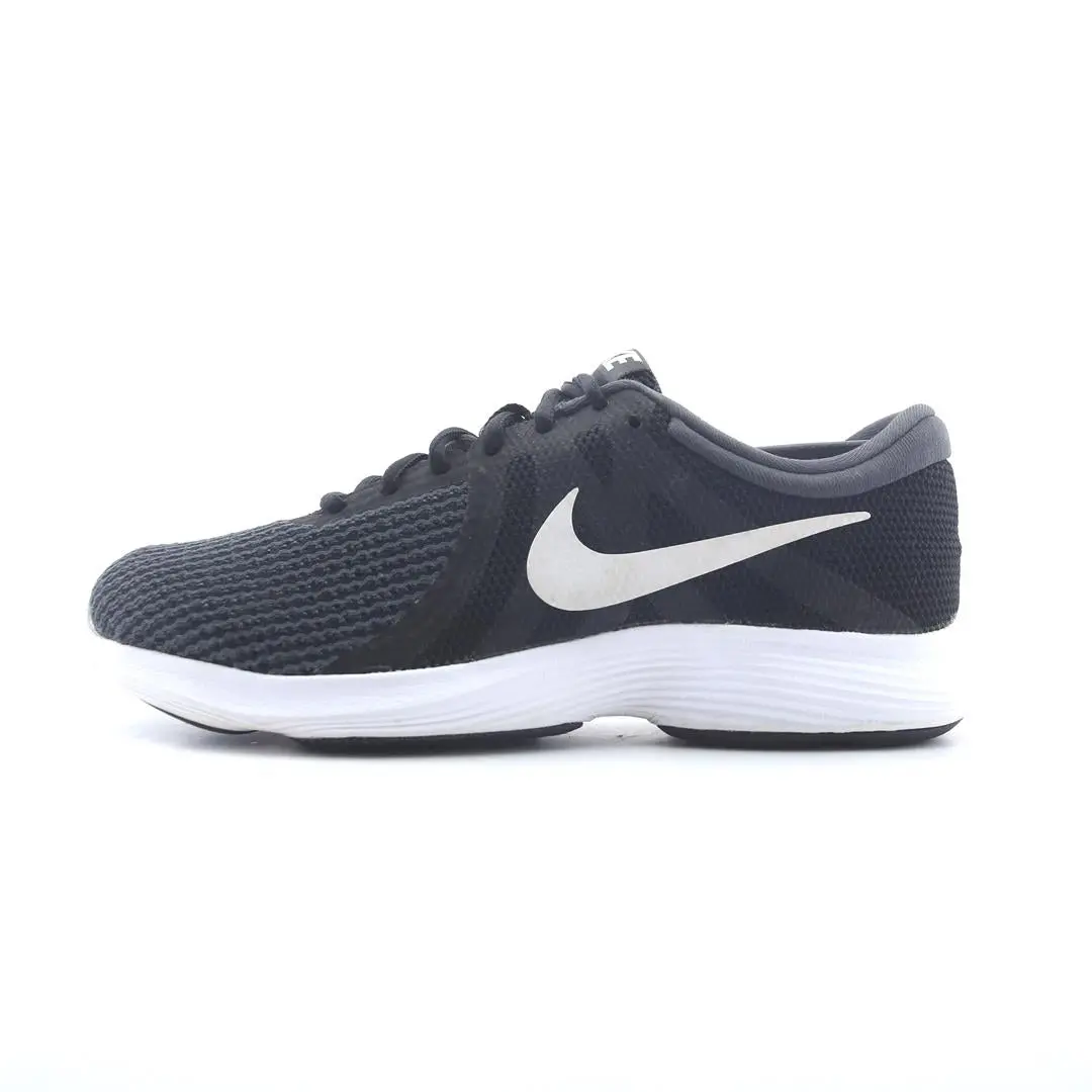 Nike Revolution 4 1