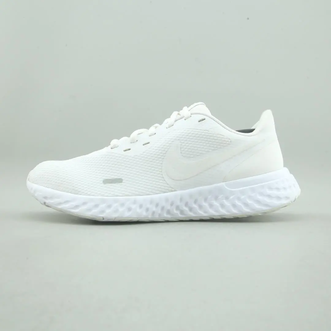 Nike Revolution 5 1