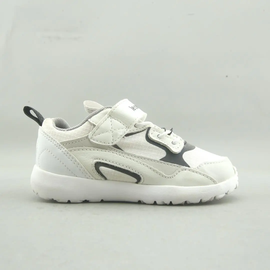 Le Coq Sportif . 2