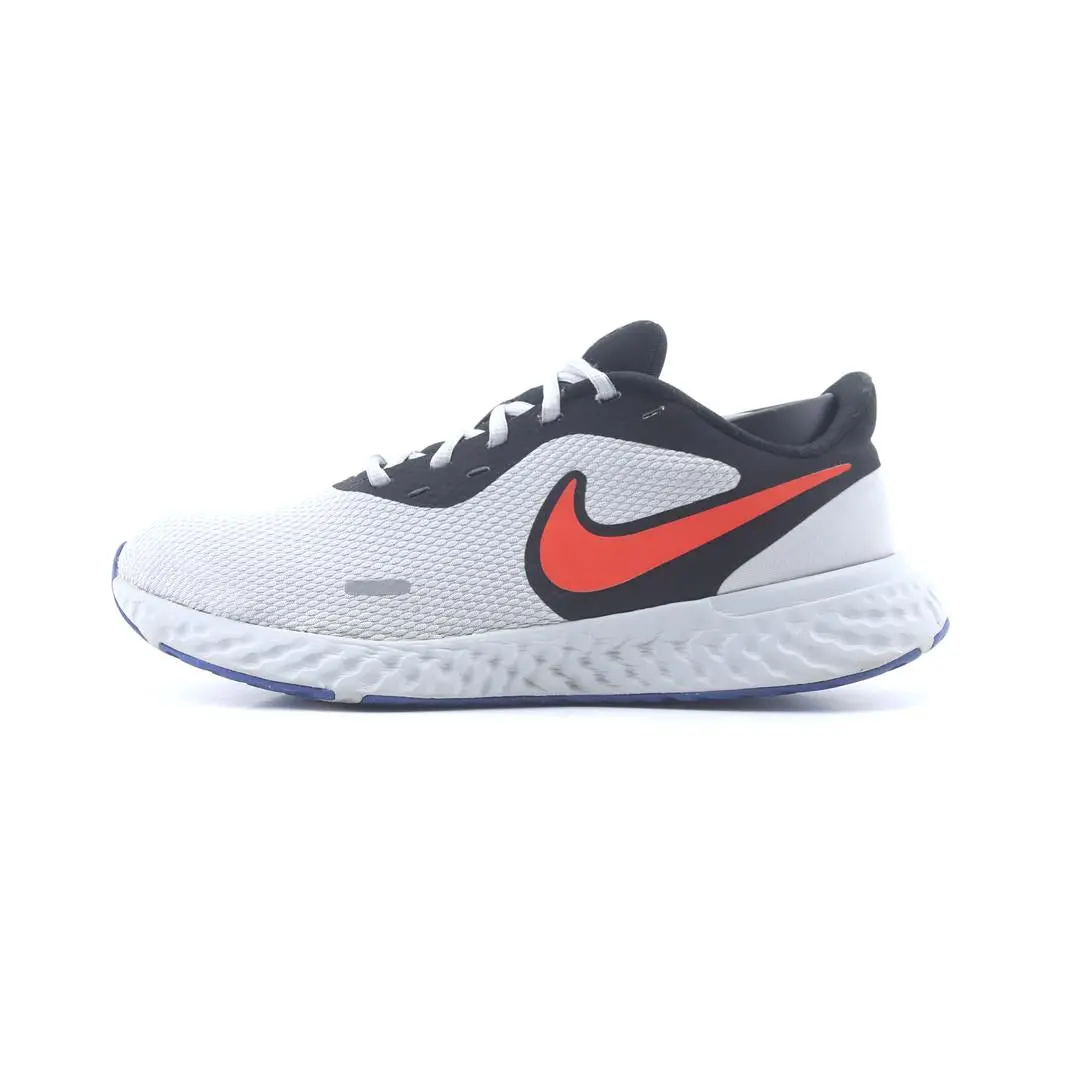 Nike Revolution 5 1