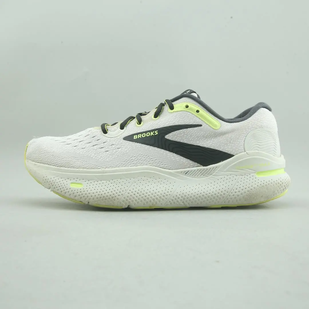 Brooks Ghost Max 1