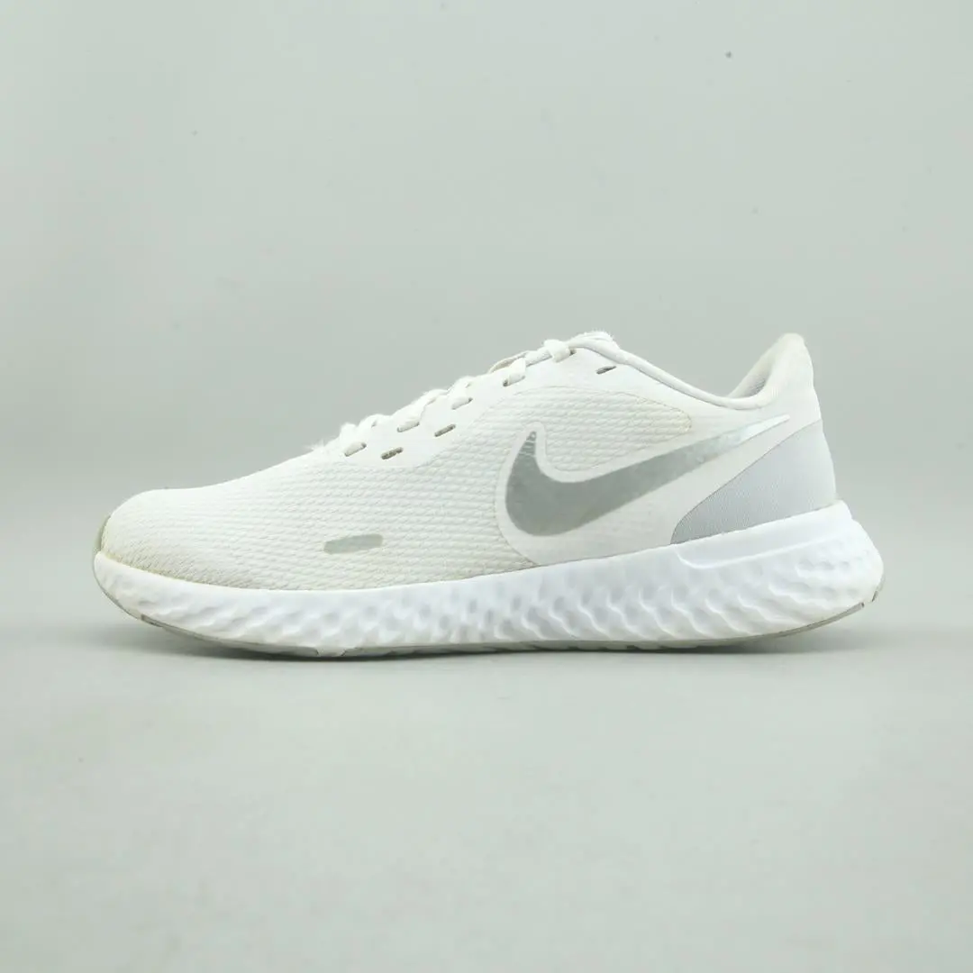 Nike Revolution 5 1
