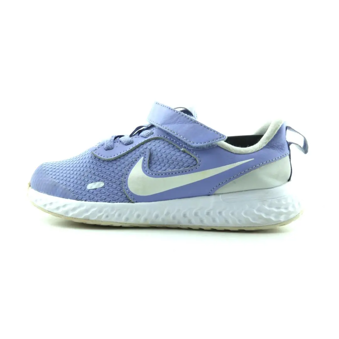 Nike Revolution 5 1