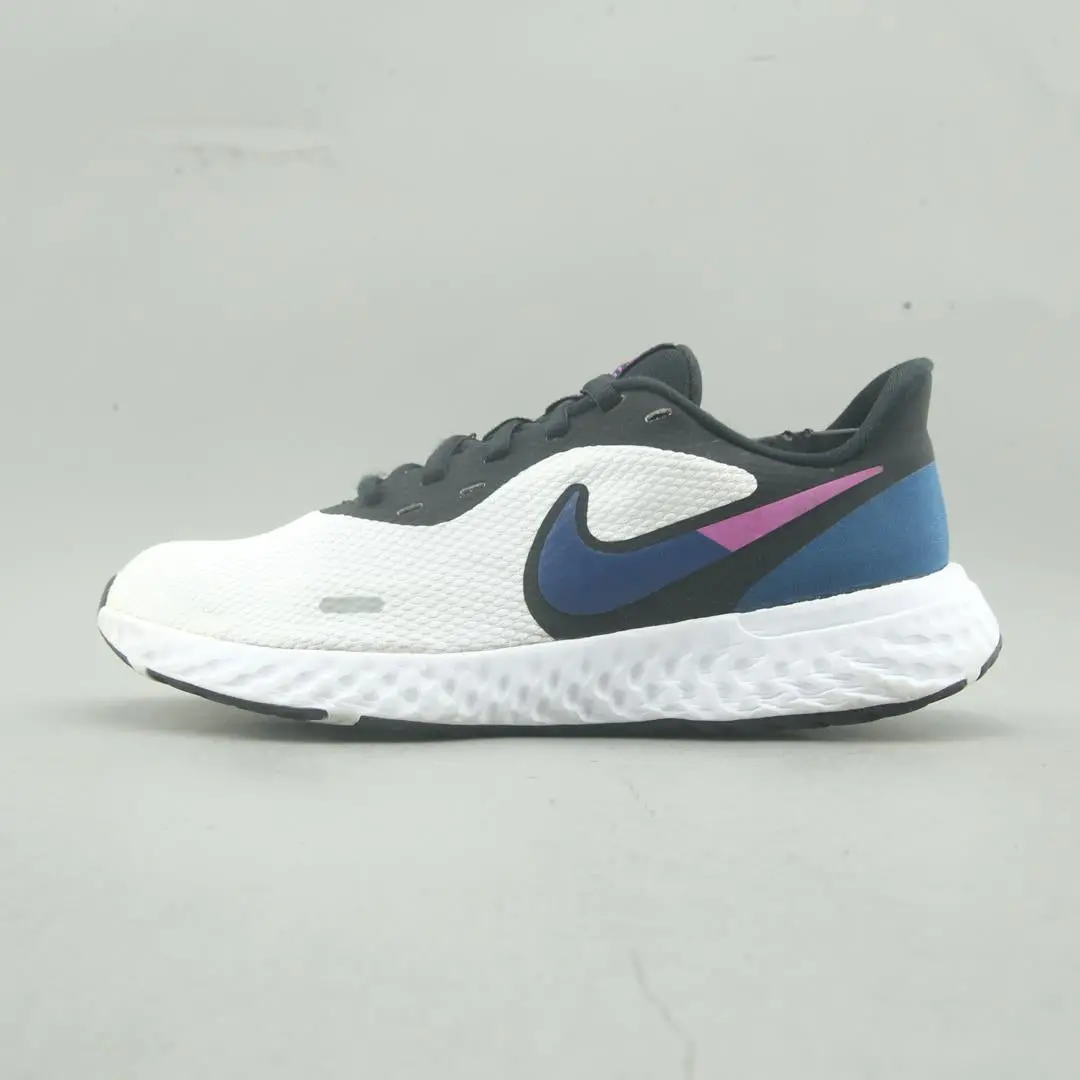 Nike Revolution 5 1