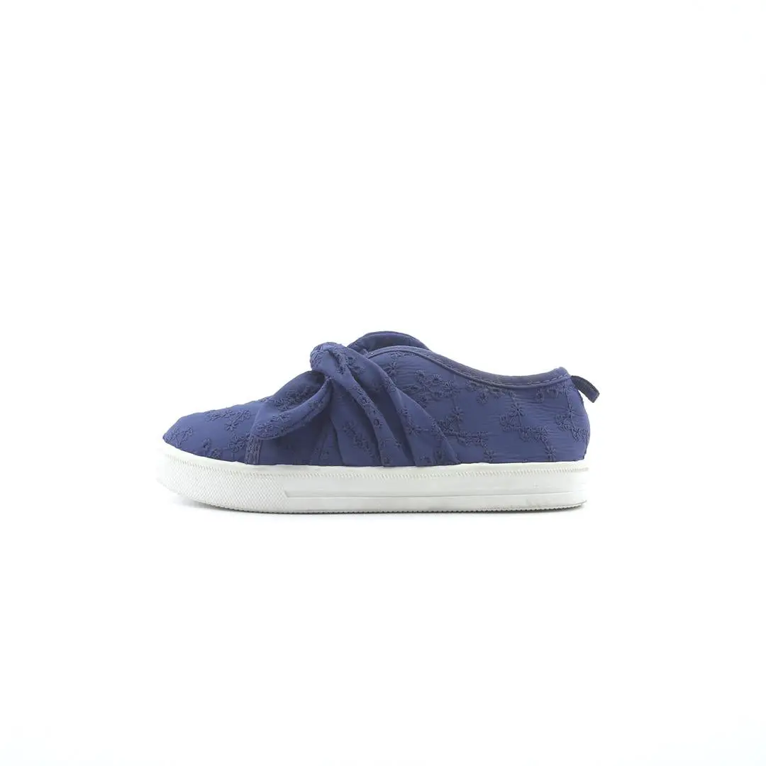 Oshkosh B'gosh . 1
