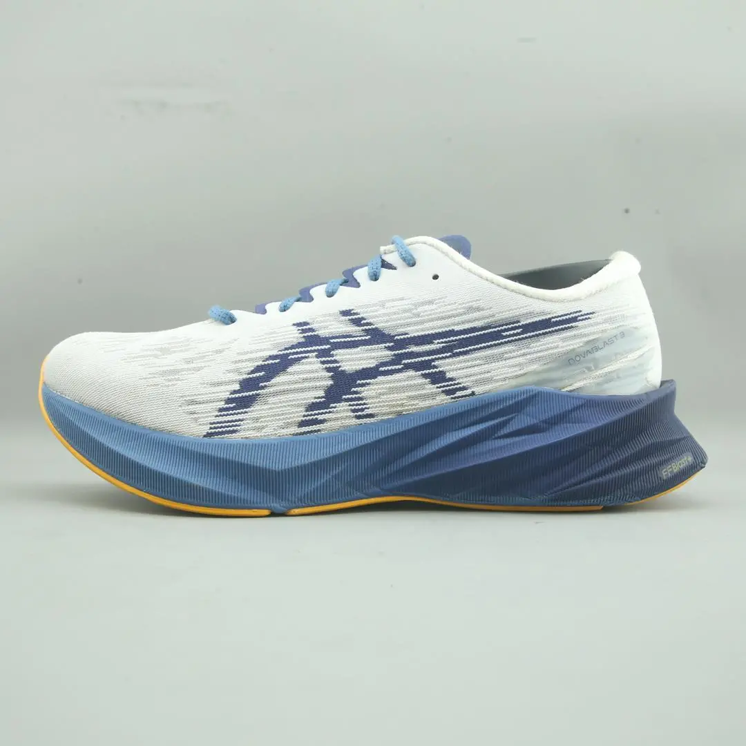 Asics Novablast 3 1