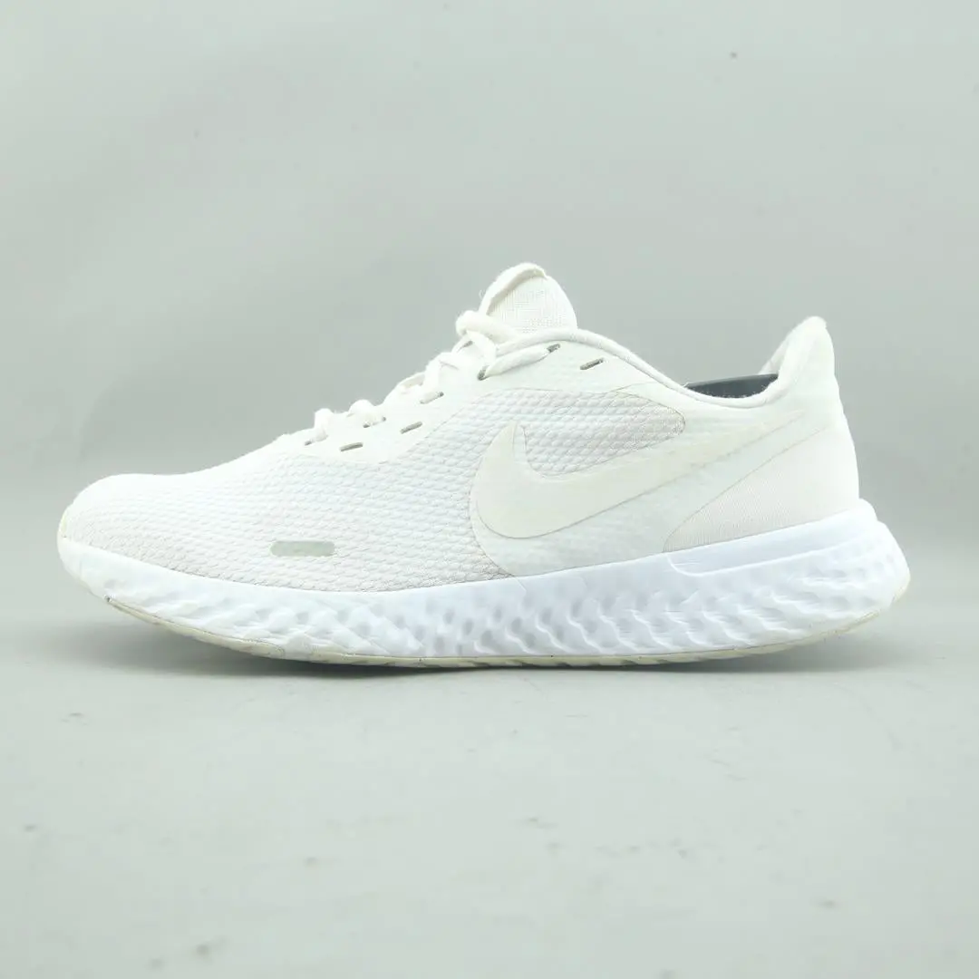 Nike Revolution 5 1