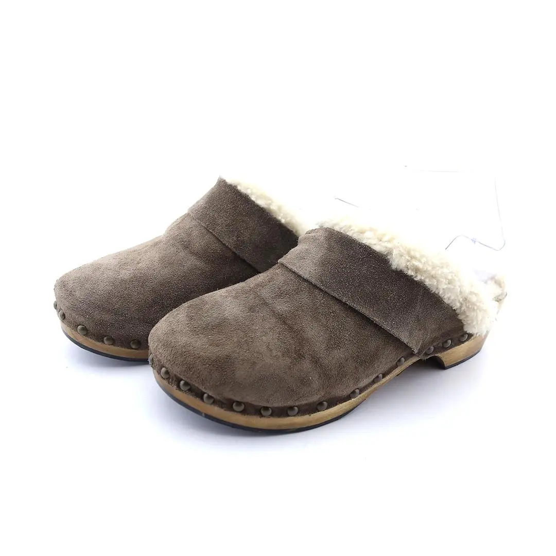 Massimo Dutti. . 1