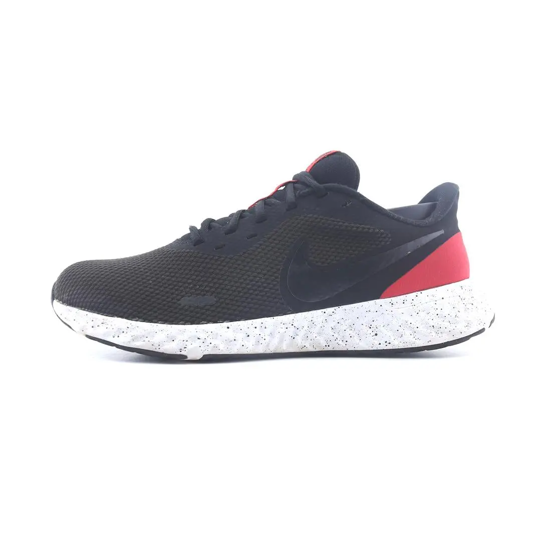 Nike Revolution 5 1