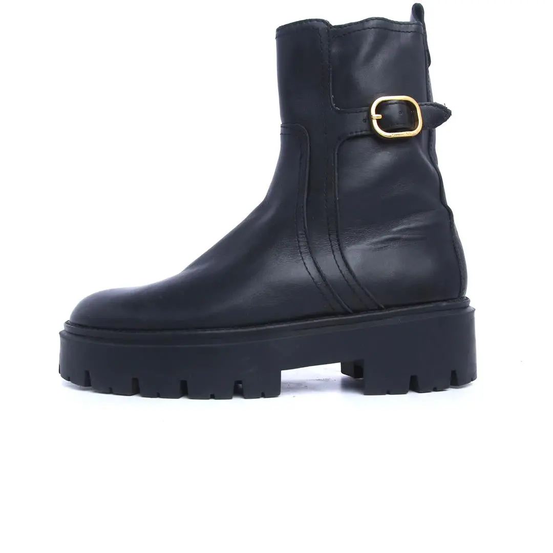 Massimo Dutti. . 1